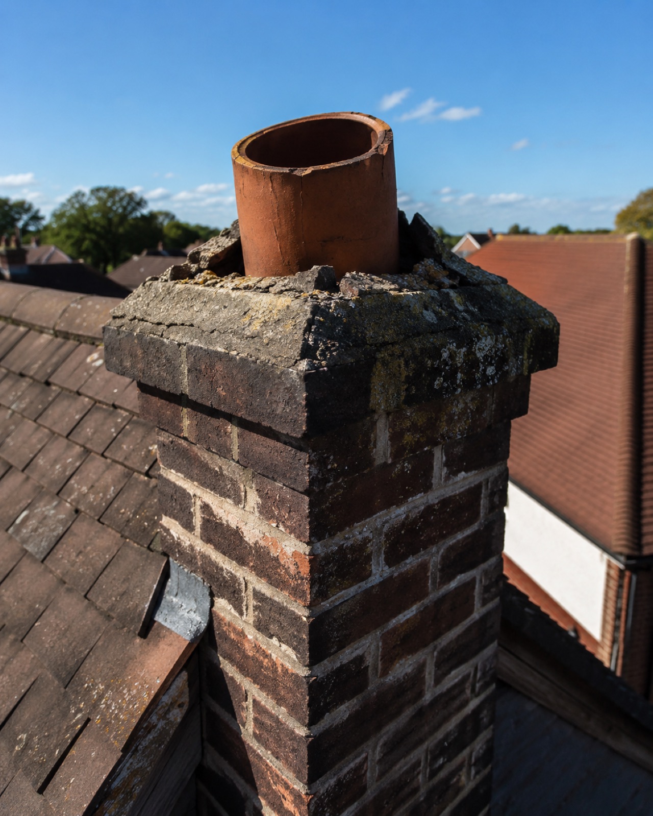 Missing chimney cap letting water into the flue