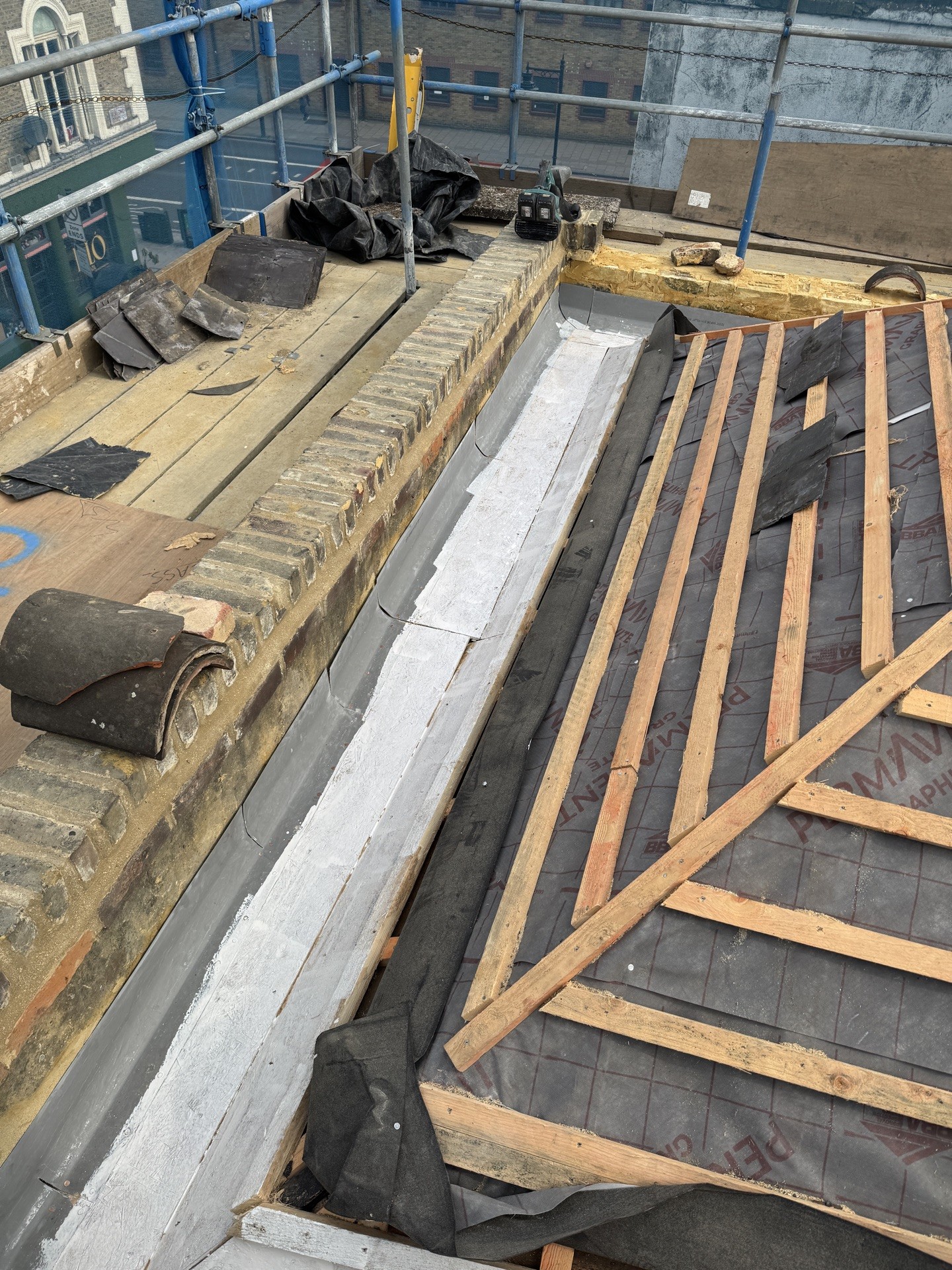 Roofline and gutter finish on a completed project
