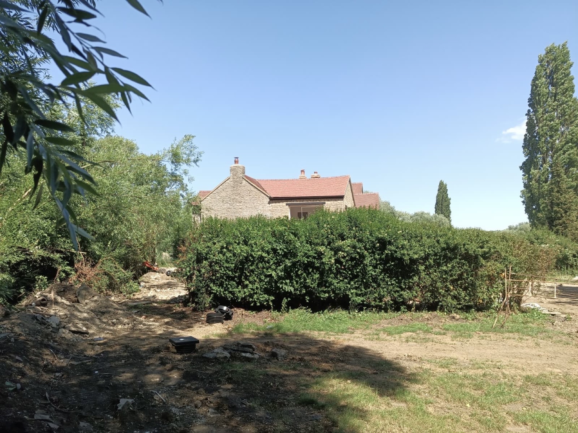 Ravenstone front on