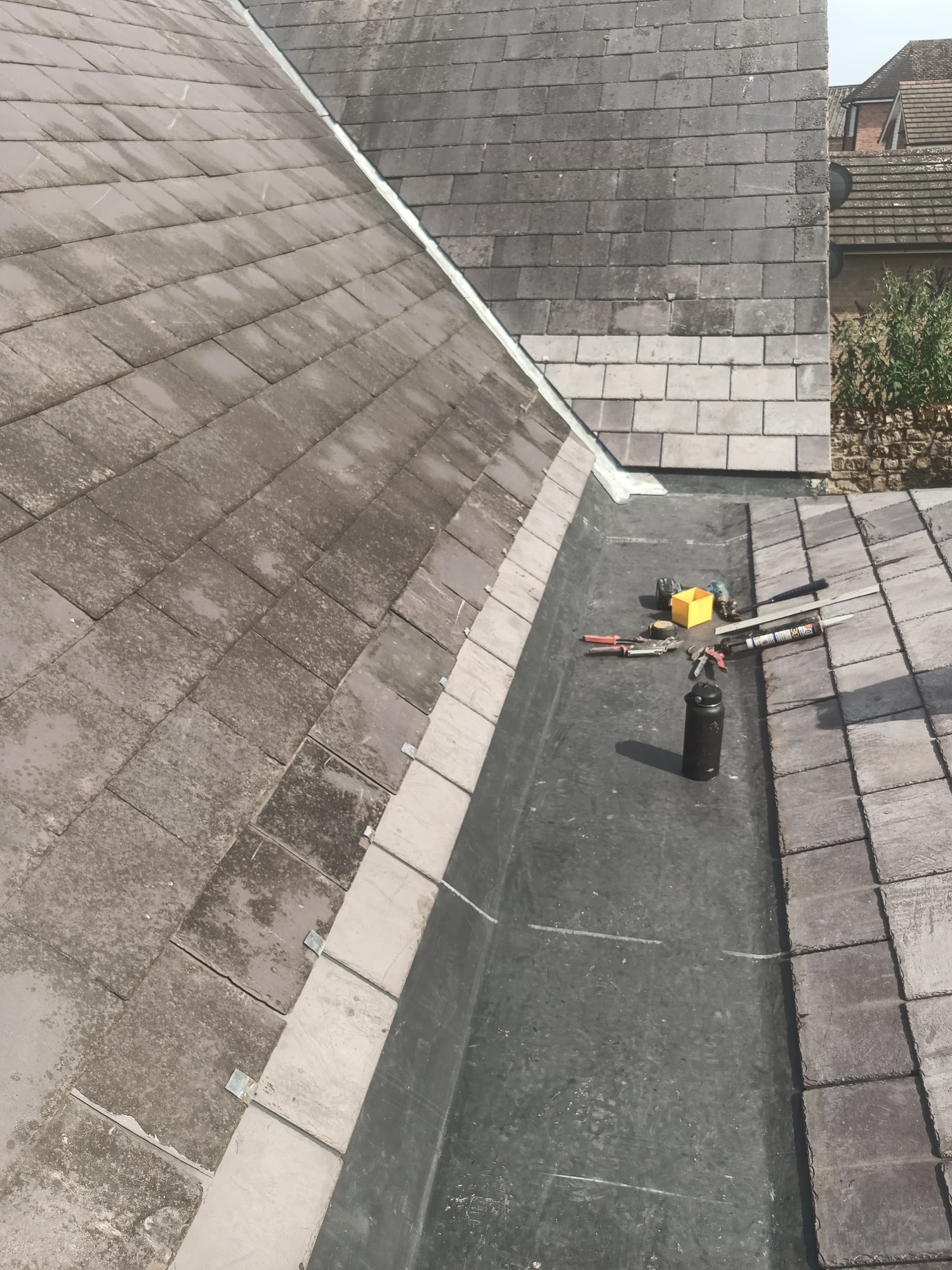 Rubber box gutter dressed up under the slate at Stoke Goldington