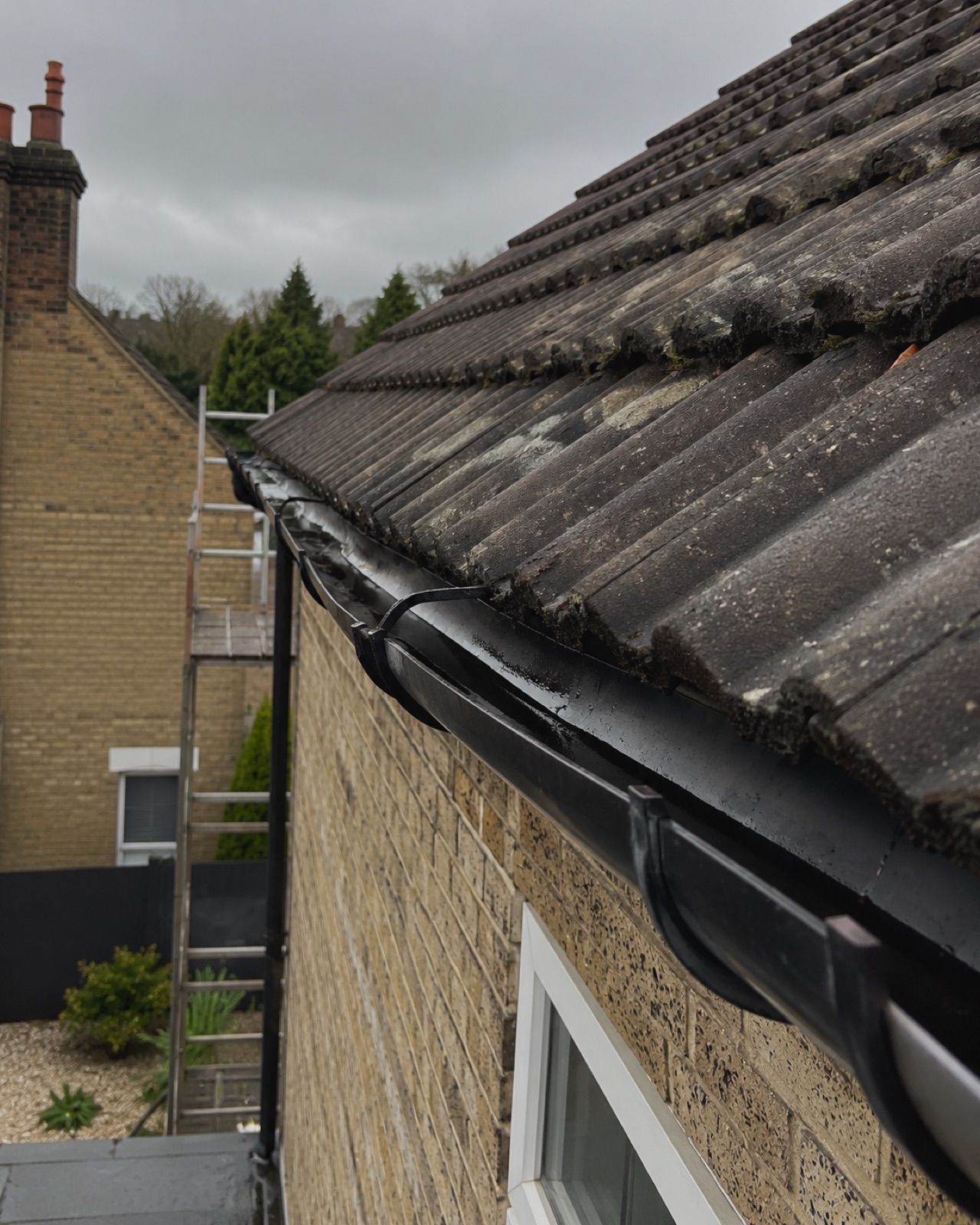 Sagging gutter pulling away from fascia